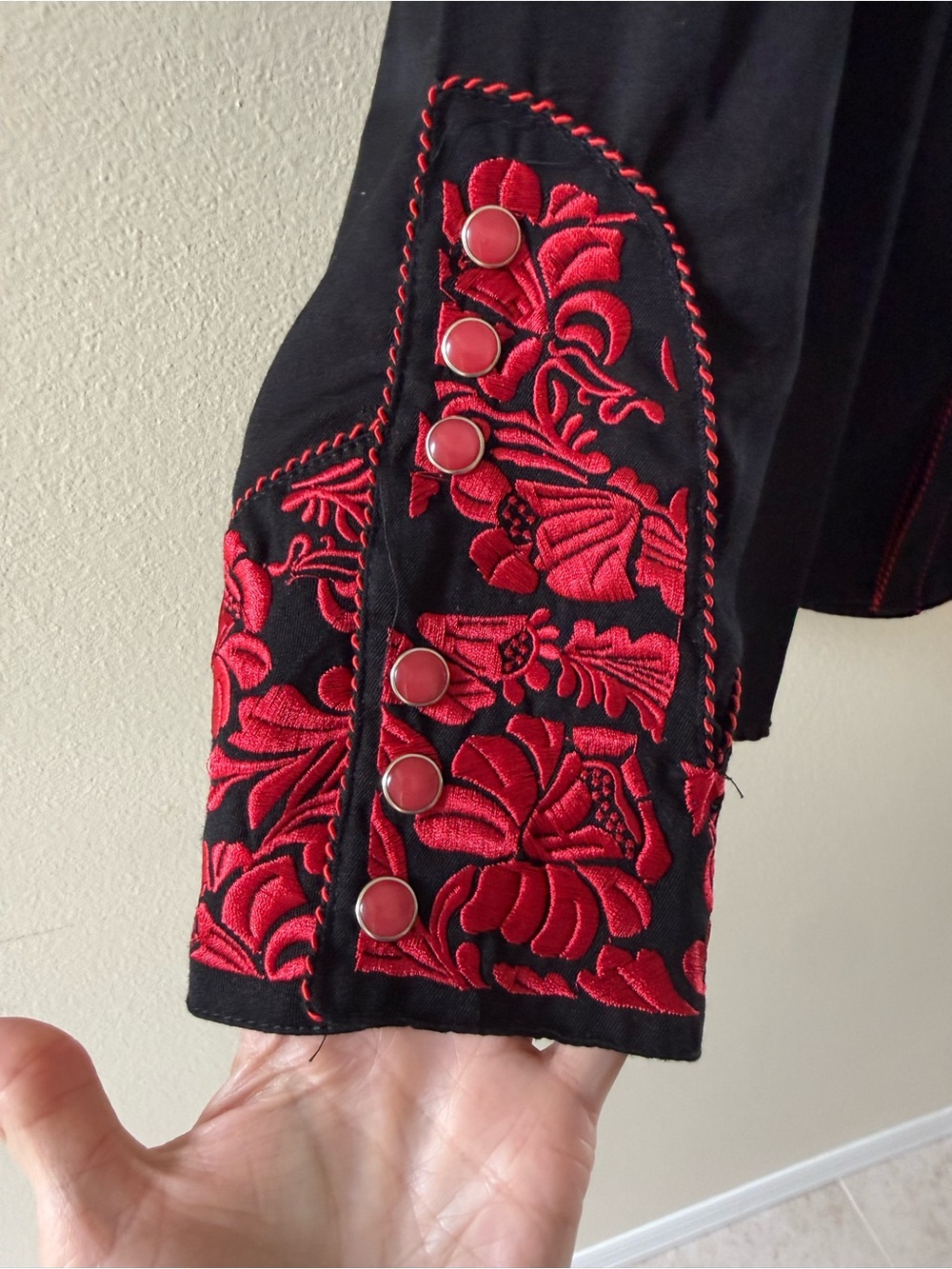 Scully Men’s Black Western Snap Front Shirt with Red Embroidered Yoke & Cuffs - Picture 4 of 6
